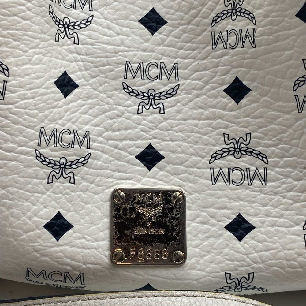 Auth MCM Visetos White Drawstring Bucket Two way bag. - Picture 3 of 16